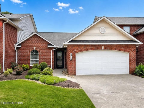 Photo of 6914 Pemmbrooke Shire Lane, Knoxville, TN 37909 (MLS # 1350112)