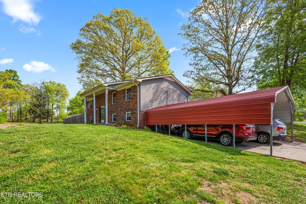 Photo of 4685 Robinhood Circle, Strawberry Plains, TN 37871 (MLS # 1336510)