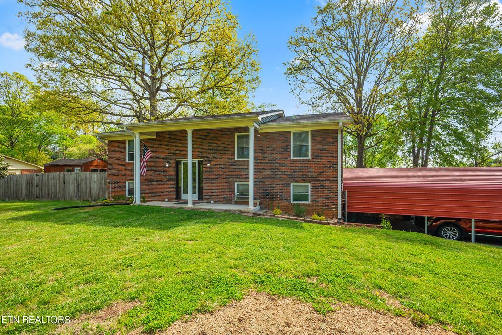 Photo of 4685 Robinhood Circle, Strawberry Plains, TN 37871 (MLS # 1336510)