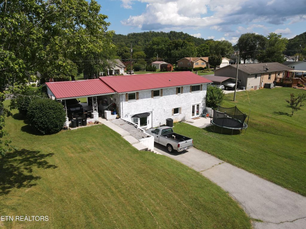 Photo of 326 Central Ave, Harriman, TN 37748 (MLS # 1289644)