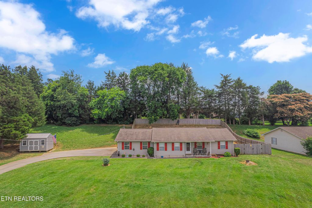 Photo of 2746 Kentwood DR, Kodak, TN 37764 (MLS # 1345055)