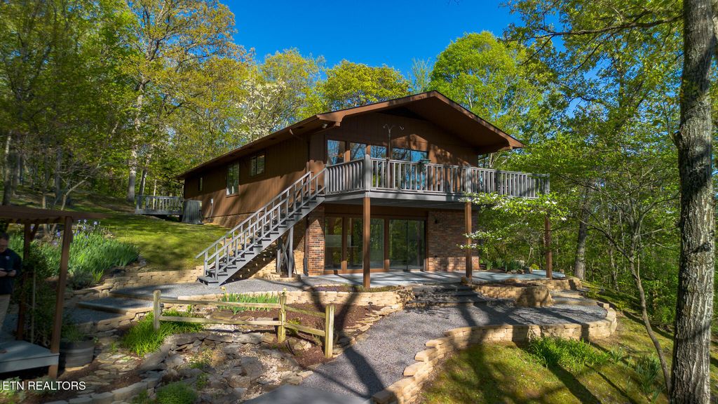 Photo of 922 E Cross Rd Rd, Dandridge, TN 37725 (MLS # 1297853)