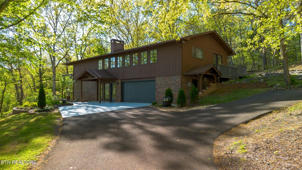 Photo of 922 E Cross Rd Rd, Dandridge, TN 37725 (MLS # 1297853)