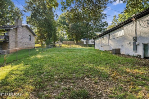 Tiny photo for 504 Akers St, Maryville, TN 37804 (MLS # 1357458)
