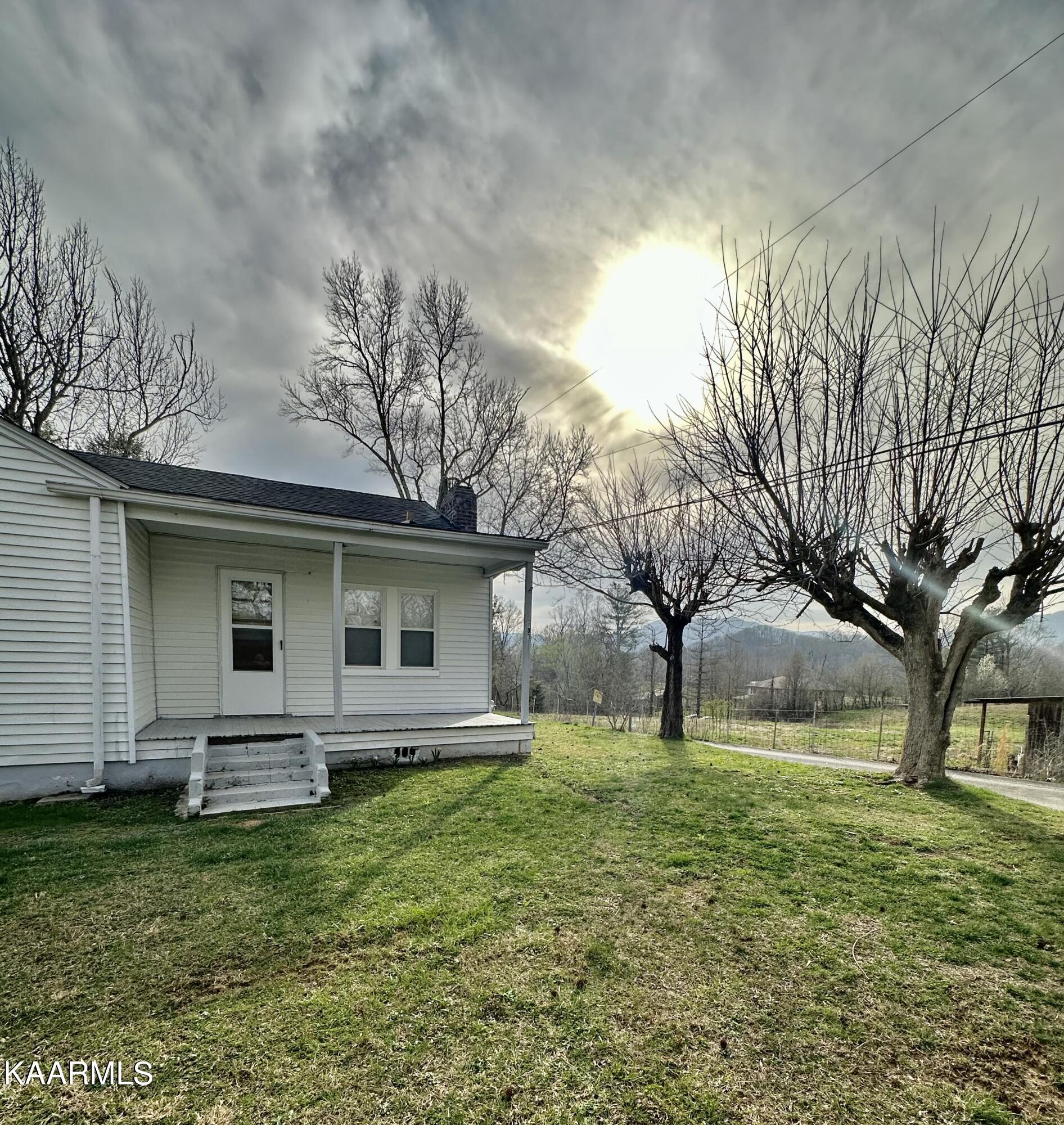 Photo 6 of 50 of 107 Pinewood Lane house