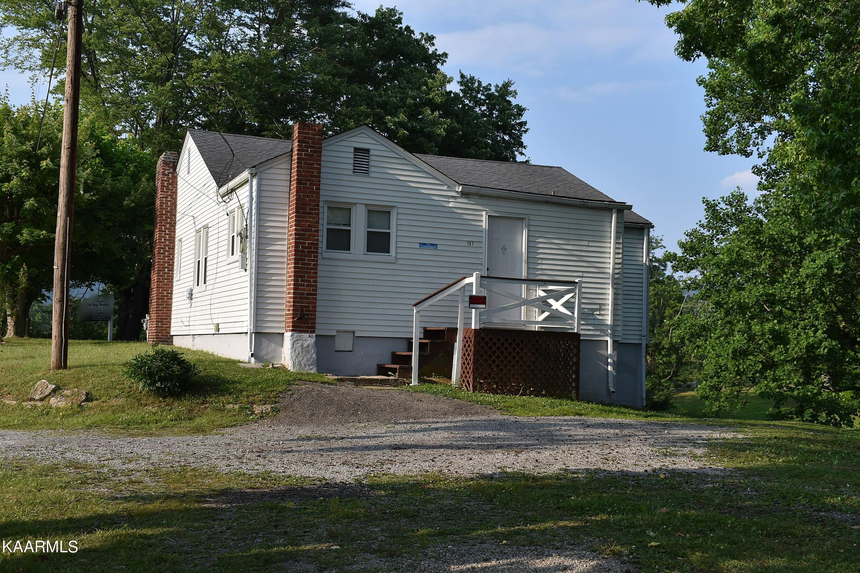 Photo 11 of 50 of 107 Pinewood Lane house
