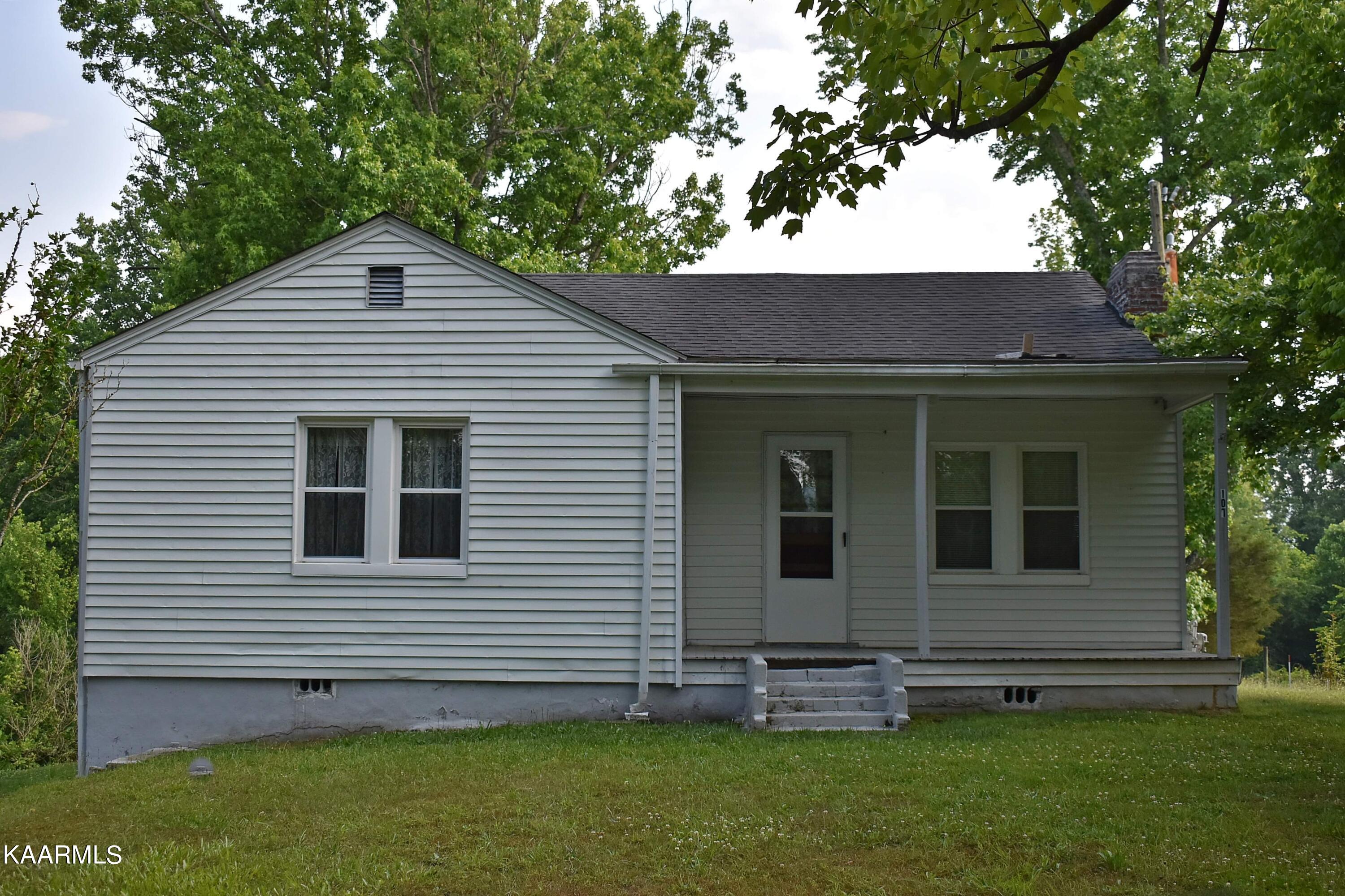 Photo 5 of 50 of 107 Pinewood Lane house