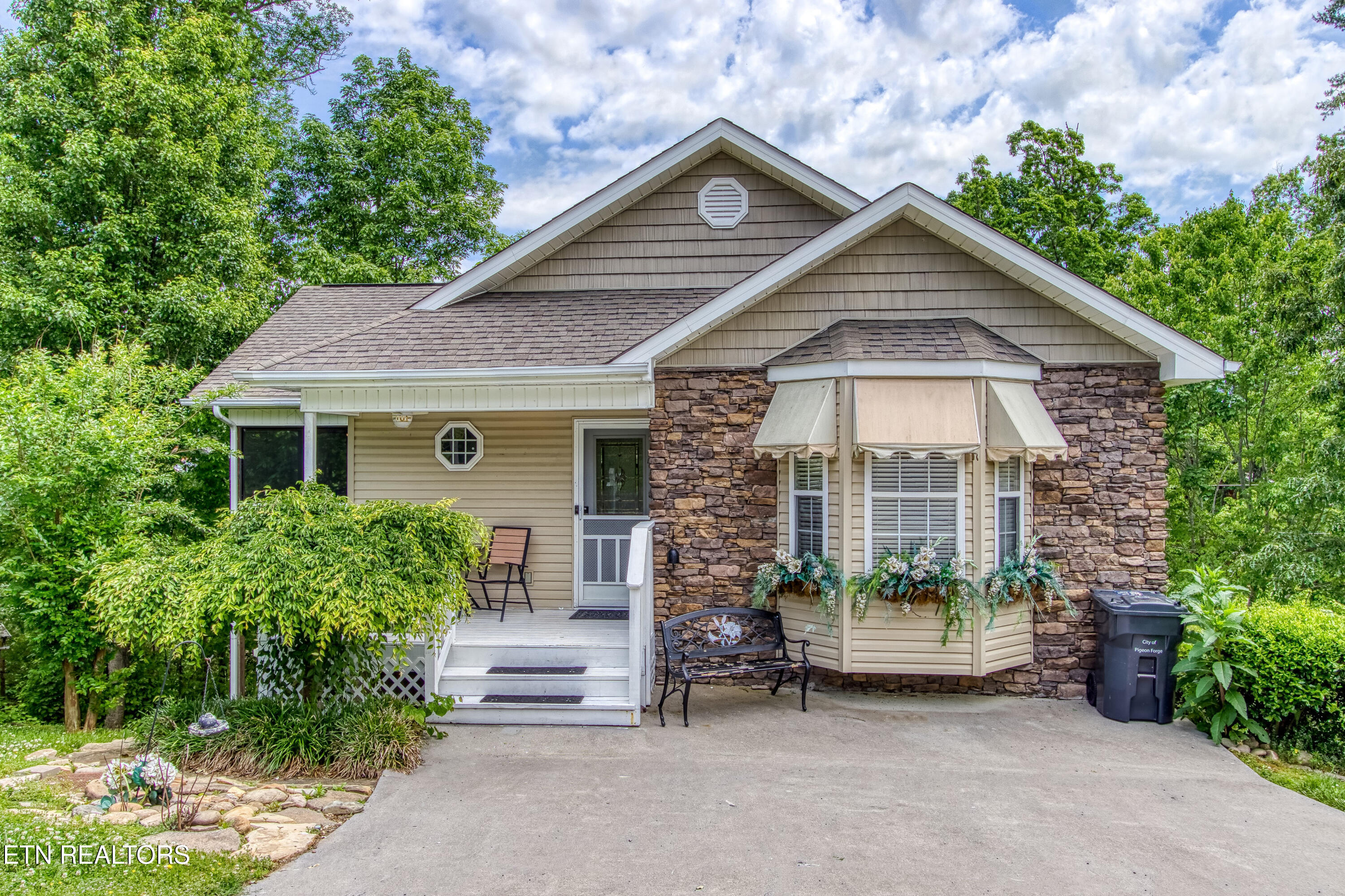 2720 Cobblestone Drive