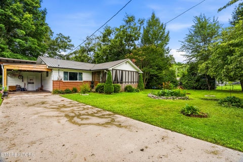 Photo of 121 W Hutchinson Circle, Oak Ridge, TN 37830 (MLS # 1348281)