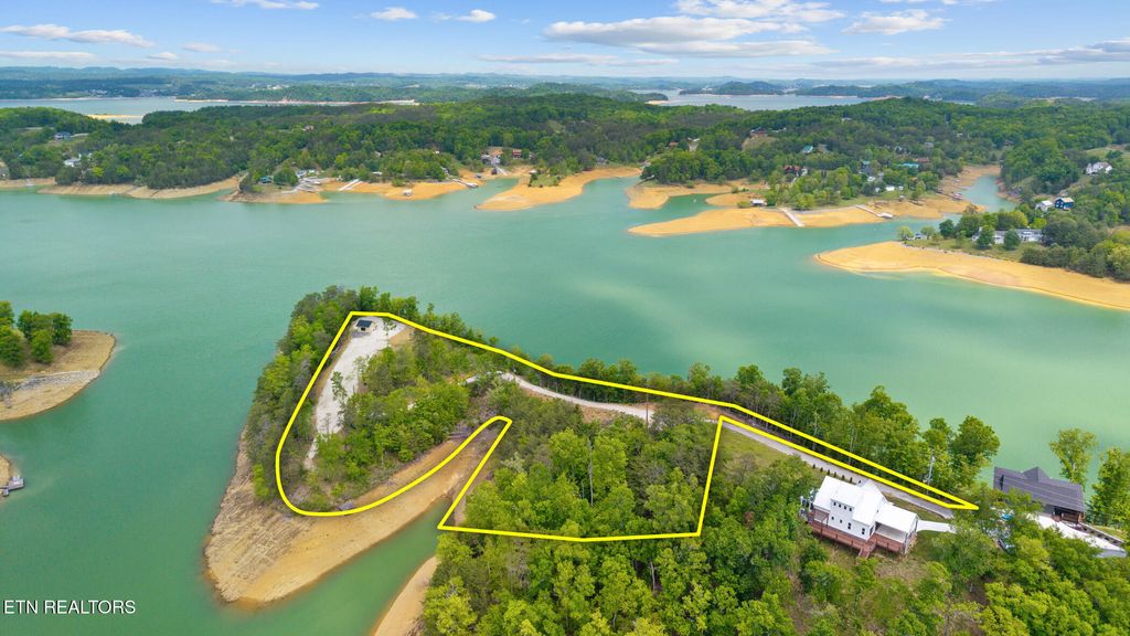 Photo of 1967 Lake Oaks Way, Sevierville, TN 37876 (MLS # 1340808)
