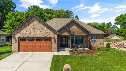 Photo of 212 Waters Edge Way, Lenoir City, TN 37771 (MLS # 1337770)