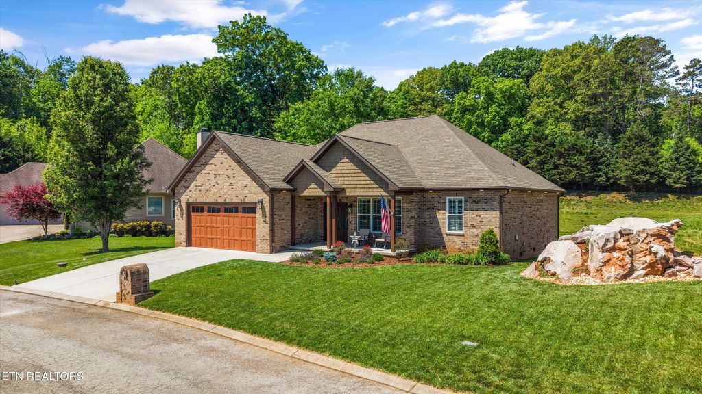 Photo of 212 Waters Edge Way, Lenoir City, TN 37771 (MLS # 1337770)