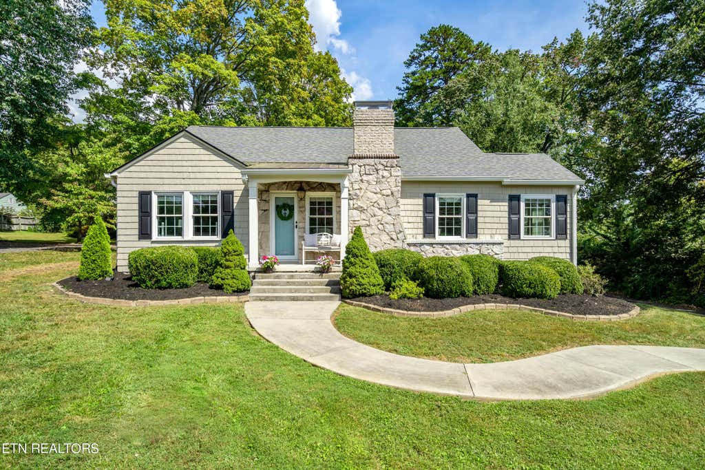 Photo of 100 Westwood Rd, Knoxville, TN 37919 (MLS # 1240182)