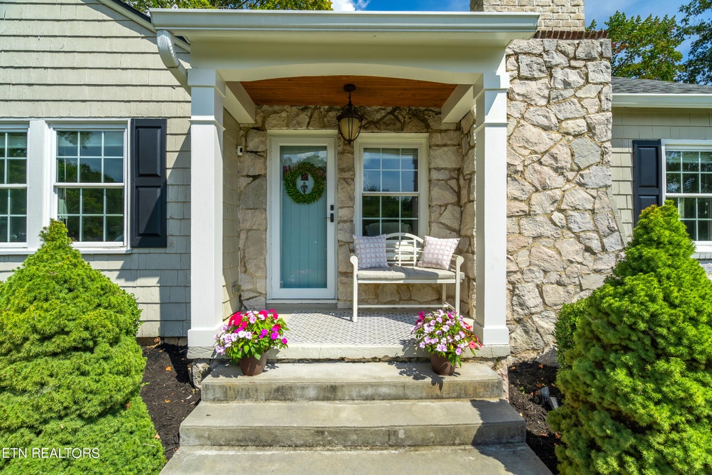 Photo of 100 Westwood Rd, Knoxville, TN 37919 (MLS # 1240182)