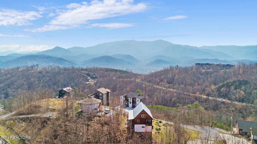 Photo of 920 W Cedar Lane, Gatlinburg, TN 37738 (MLS # 1333682)