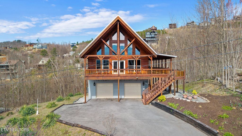 Photo of 920 W Cedar Lane, Gatlinburg, TN 37738 (MLS # 1333682)