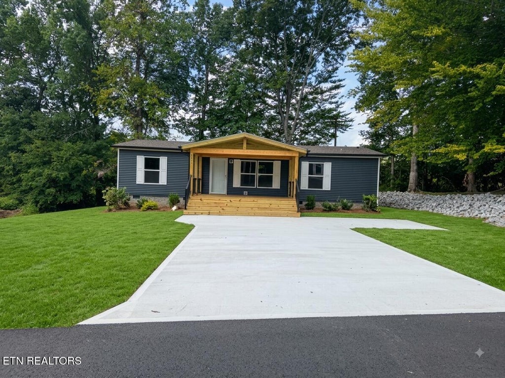 Photo of 135 Edgewood Blvd, Oneida, TN 37841 (MLS # 1351936)