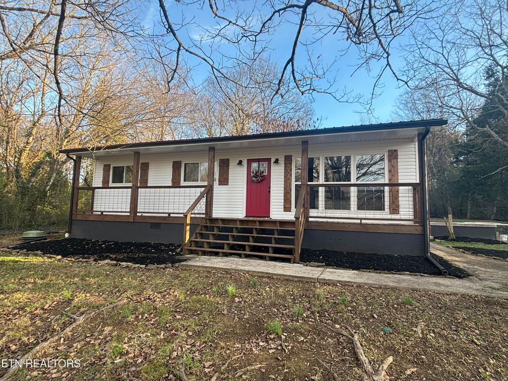 Photo of 1110 E Hendron Chapel Rd, Knoxville, TN 37920 (MLS # 1324155)