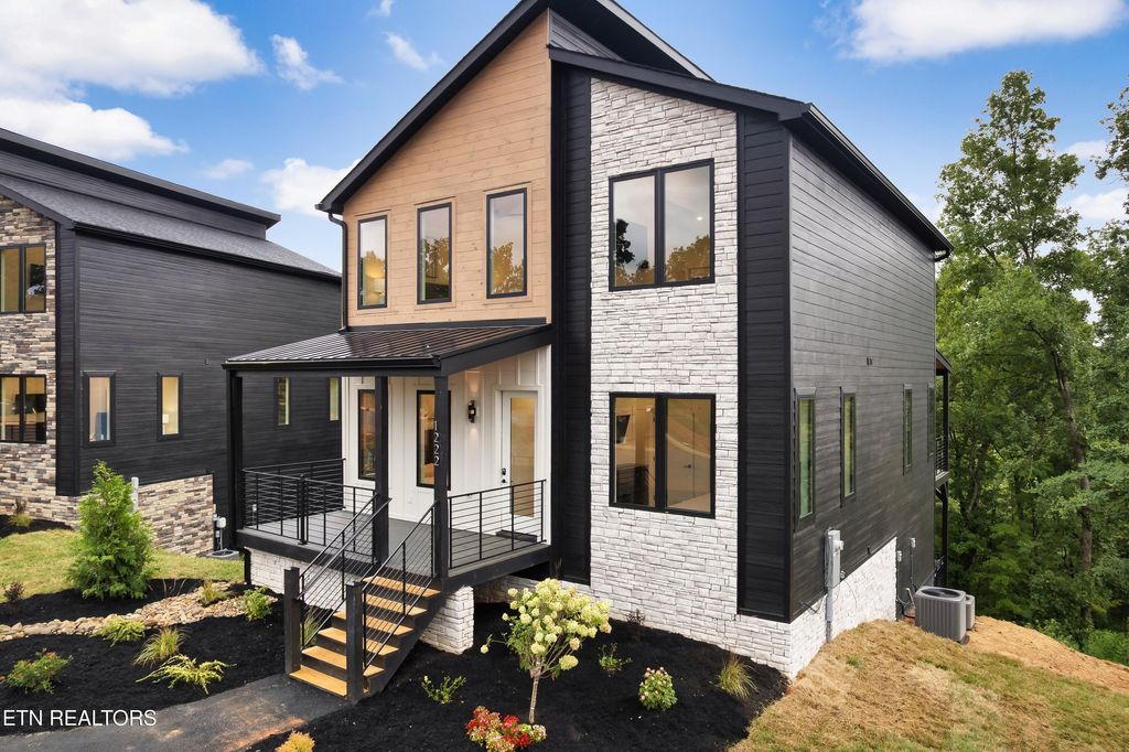 Photo of 1222 Reedmont Way, Sevierville, TN 37876 (MLS # 1333077)