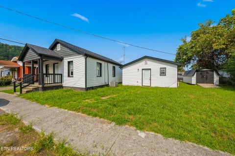 Photo of 119 E 6th St, Rocky Top, TN 37769 (MLS # 1352507)
