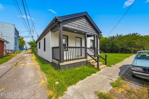 Tiny photo for 119 E 6th St, Rocky Top, TN 37769 (MLS # 1352507)