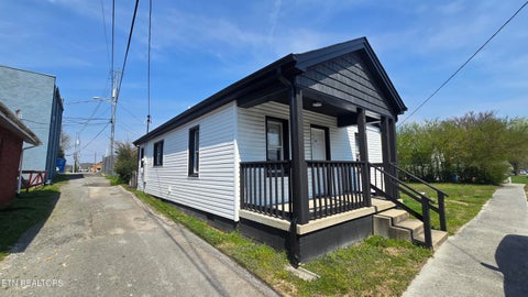 Tiny photo for 119 E 6th St, Rocky Top, TN 37769 (MLS # 1352507)