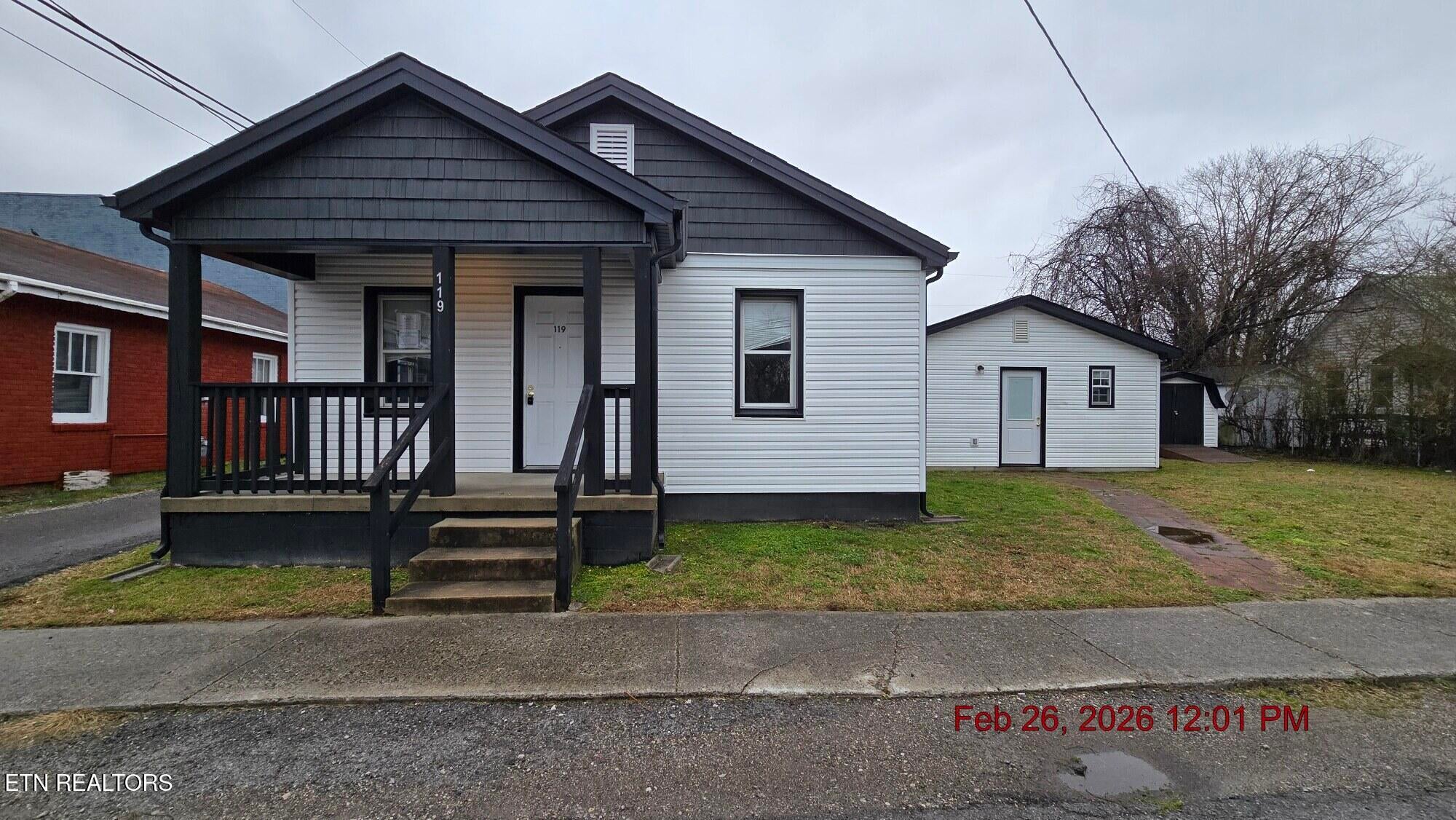 119 E 6th St