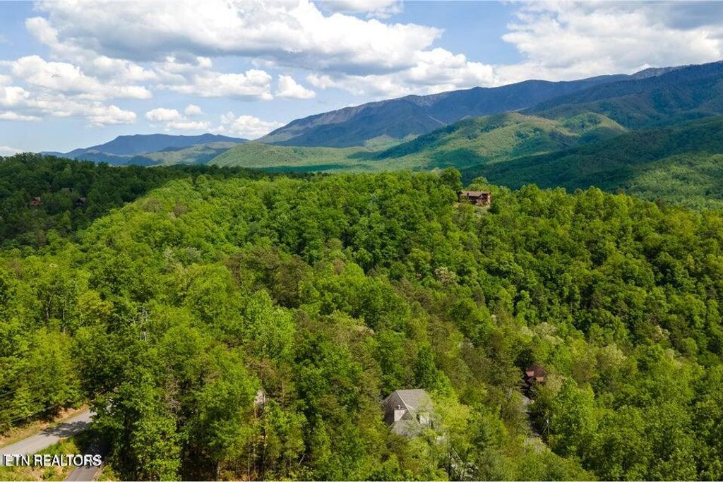 Photo of 71 Vixen Run, Gatlinburg, TN 37738 (MLS # 1296223)