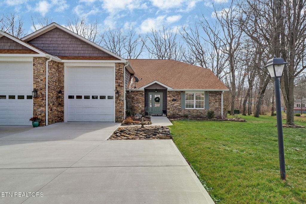Photo of 60 Hawthorn Loop, Crossville, TN 38555 (MLS # 1331080)