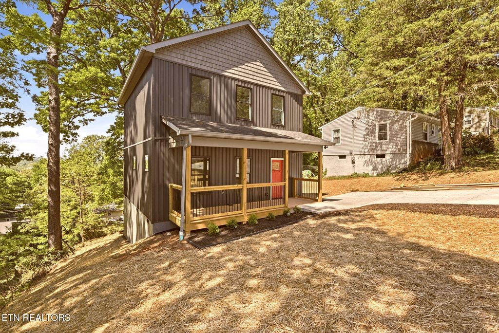 Photo of 2615 Vucrest Ave, Knoxville, TN 37920 (MLS # 1336628)