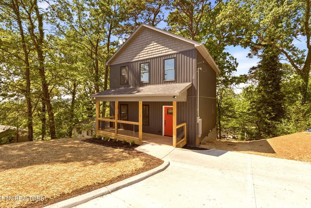 Photo of 2615 Vucrest Ave, Knoxville, TN 37920 (MLS # 1336628)