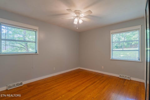 Tiny photo for 909 W Outer Drive, Oak Ridge, TN 37830 (MLS # 1345902)