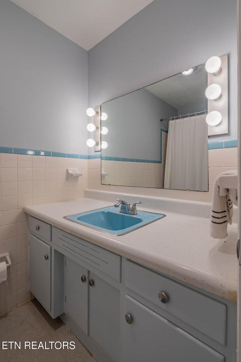 Tiny photo for 909 W Outer Drive, Oak Ridge, TN 37830 (MLS # 1345902)