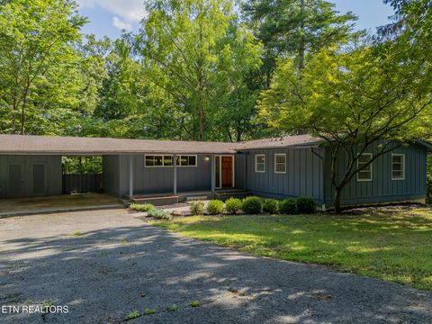 Photo of 909 W Outer Drive, Oak Ridge, TN 37830 (MLS # 1345902)