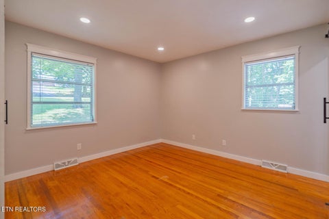 Tiny photo for 909 W Outer Drive, Oak Ridge, TN 37830 (MLS # 1345902)