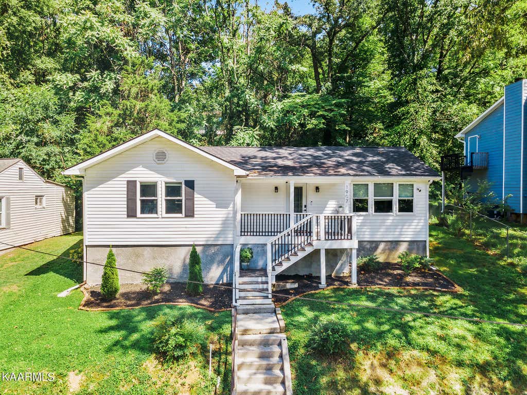 Photo of 1907 Laurans Ave, Knoxville, TN 37915 (MLS # 1237427)