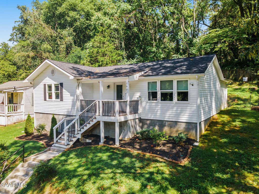Photo of 1907 Laurans Ave, Knoxville, TN 37915 (MLS # 1237427)