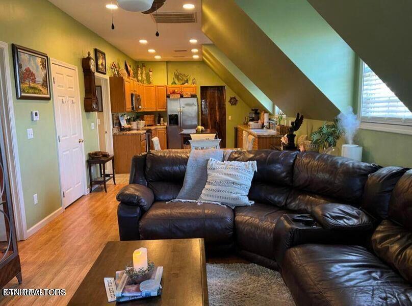 5163 Peavine Rd