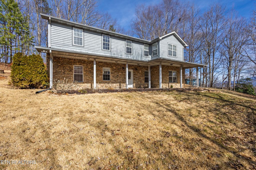Photo of 582 Mountain Drive, Gatlinburg, TN 37738 (MLS # 1329290)