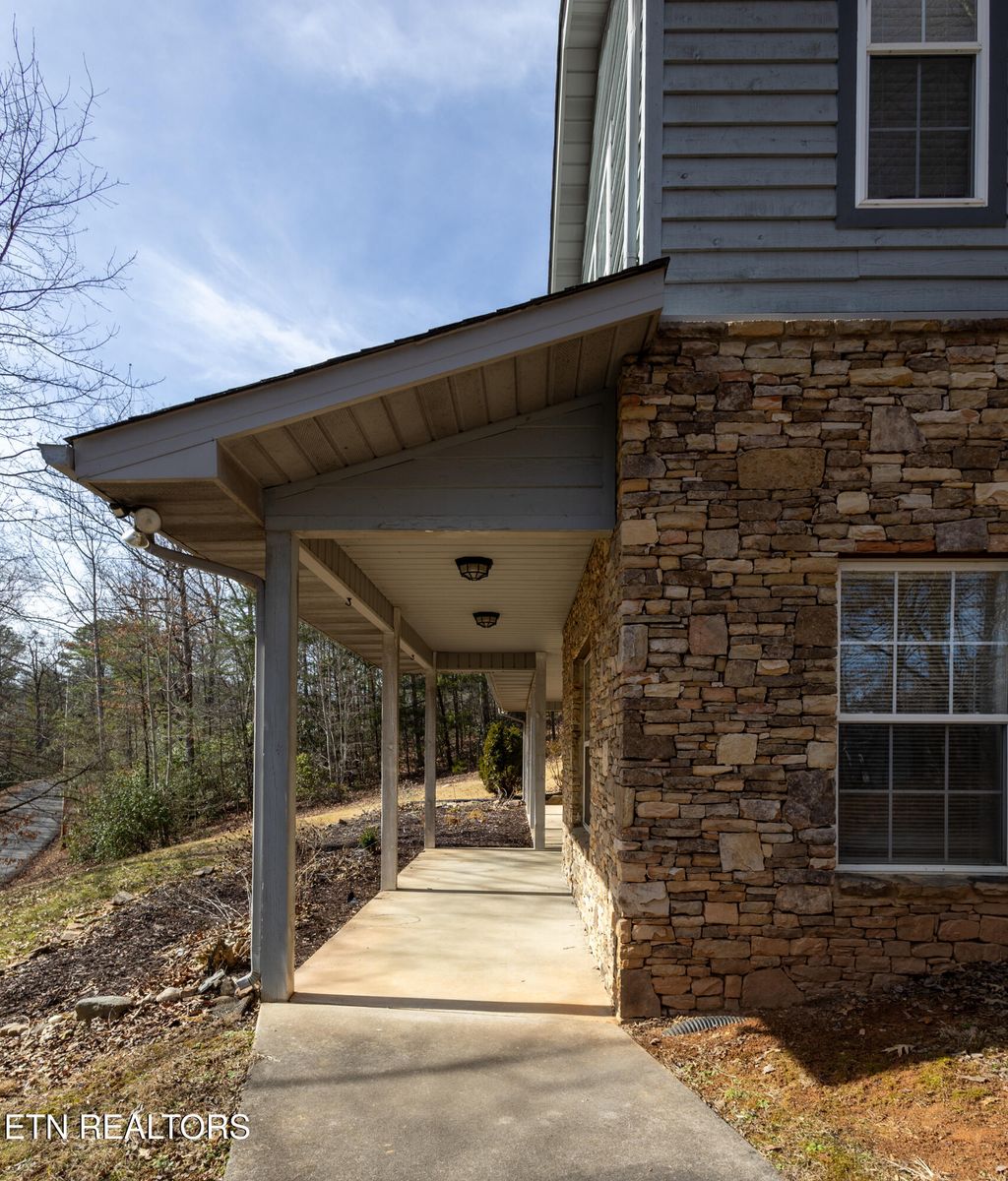 Photo of 582 Mountain Drive, Gatlinburg, TN 37738 (MLS # 1329290)