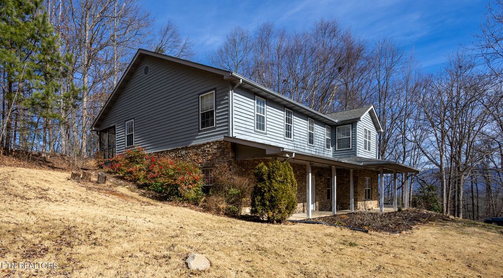 Photo of 582 Mountain Drive, Gatlinburg, TN 37738 (MLS # 1329290)