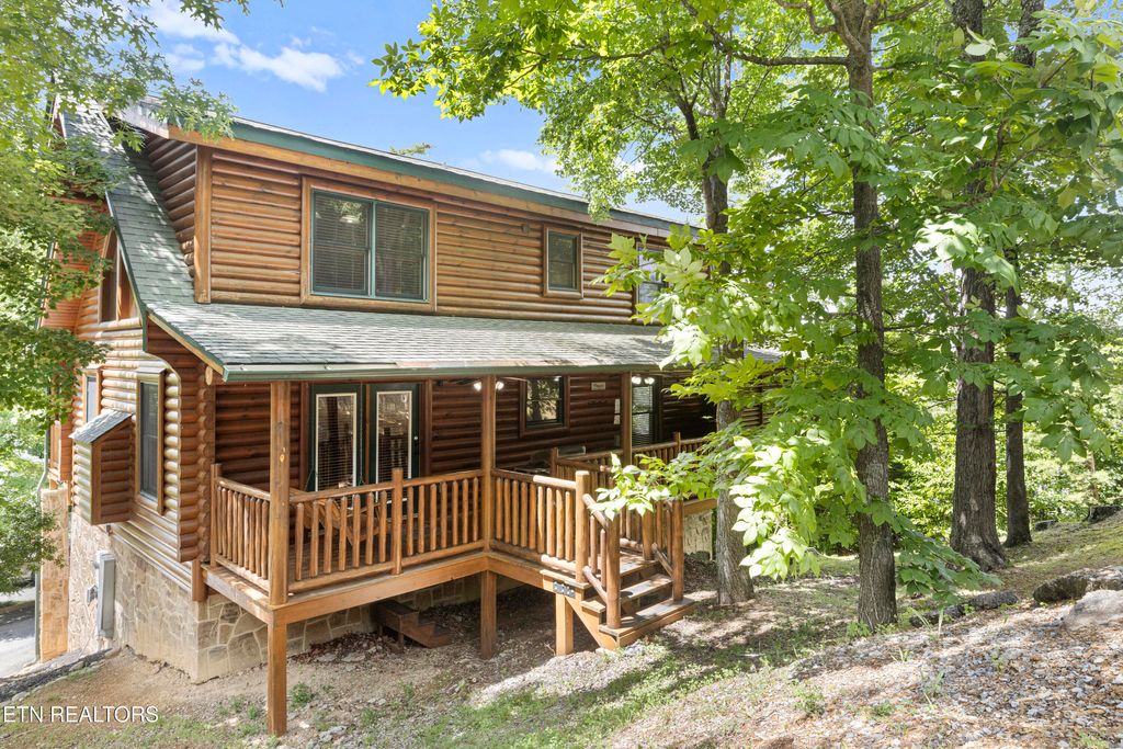 Photo of 1665 Mountain Lodge Way, Pigeon Forge, TN 37862 (MLS # 1325558)