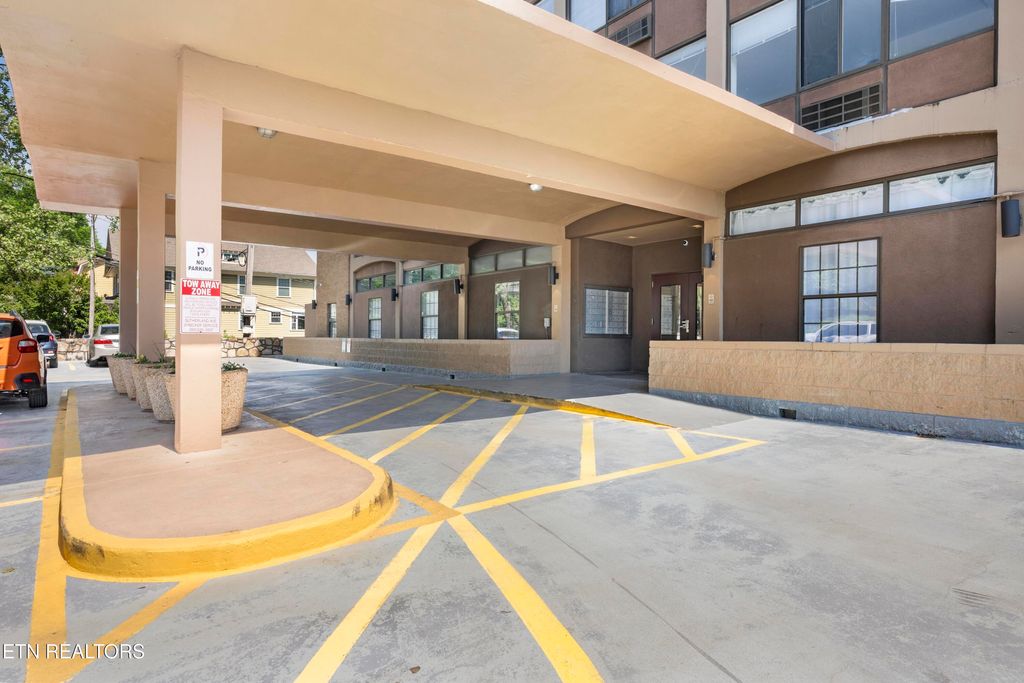 Photo of 1700 Clinch Ave #311, Knoxville, TN 37916 (MLS # 1335461)