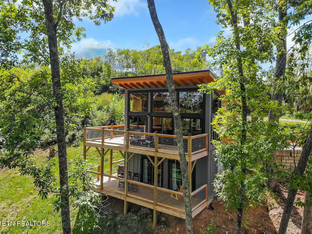 Photo of 125 Chestnut Lane, Gatlinburg, TN 37738 (MLS # 1313715)