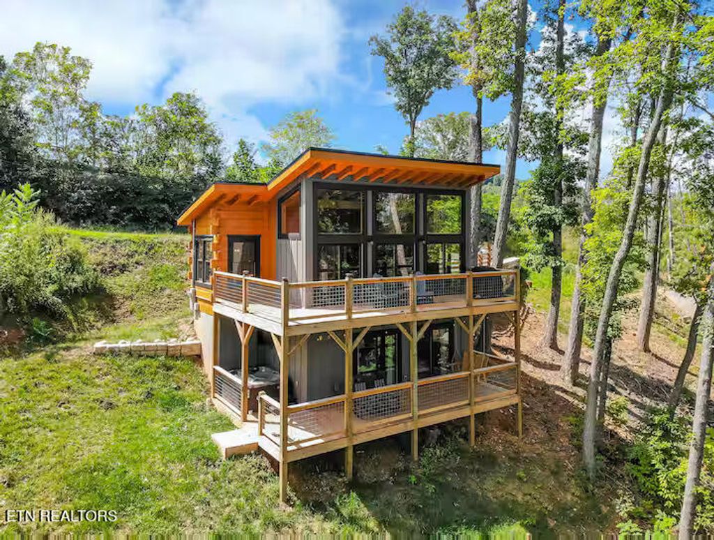 Photo of 125 Chestnut Lane, Gatlinburg, TN 37738 (MLS # 1313715)