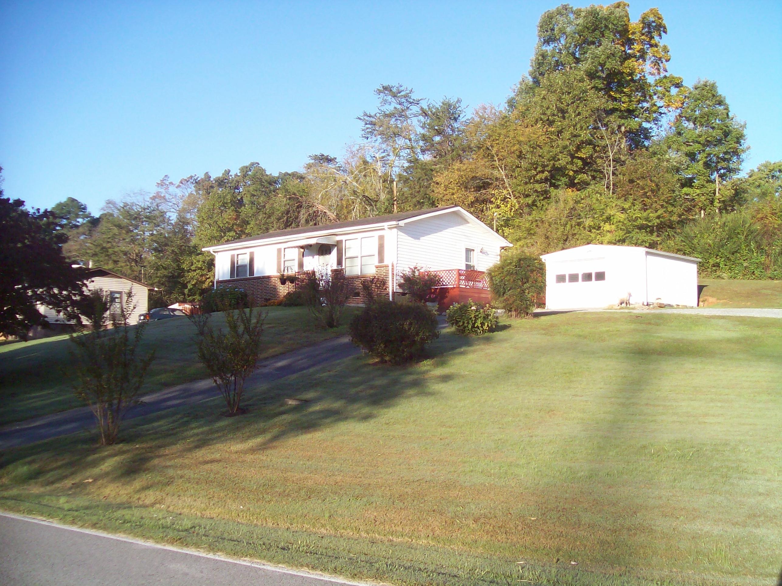 Photo 1 of 34 — 1274 Outer Drive, Lenoir City, TN 37771