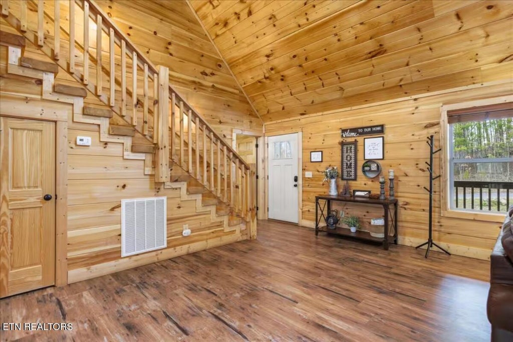 Photo of 3213 Samuel Wear Drive, Sevierville, TN 37862 (MLS # 1353933)