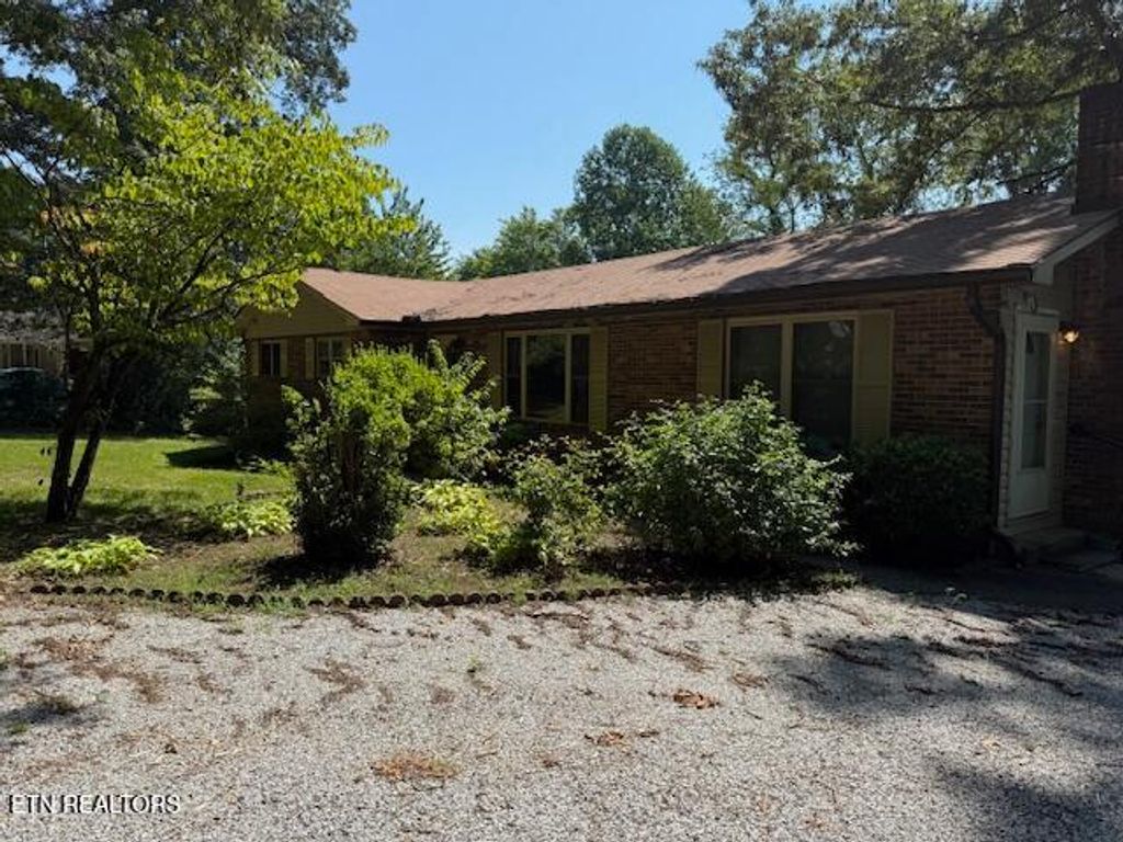 Photo of 1516 Kathy Circle, Kingston, TN 37763 (MLS # 1311175)