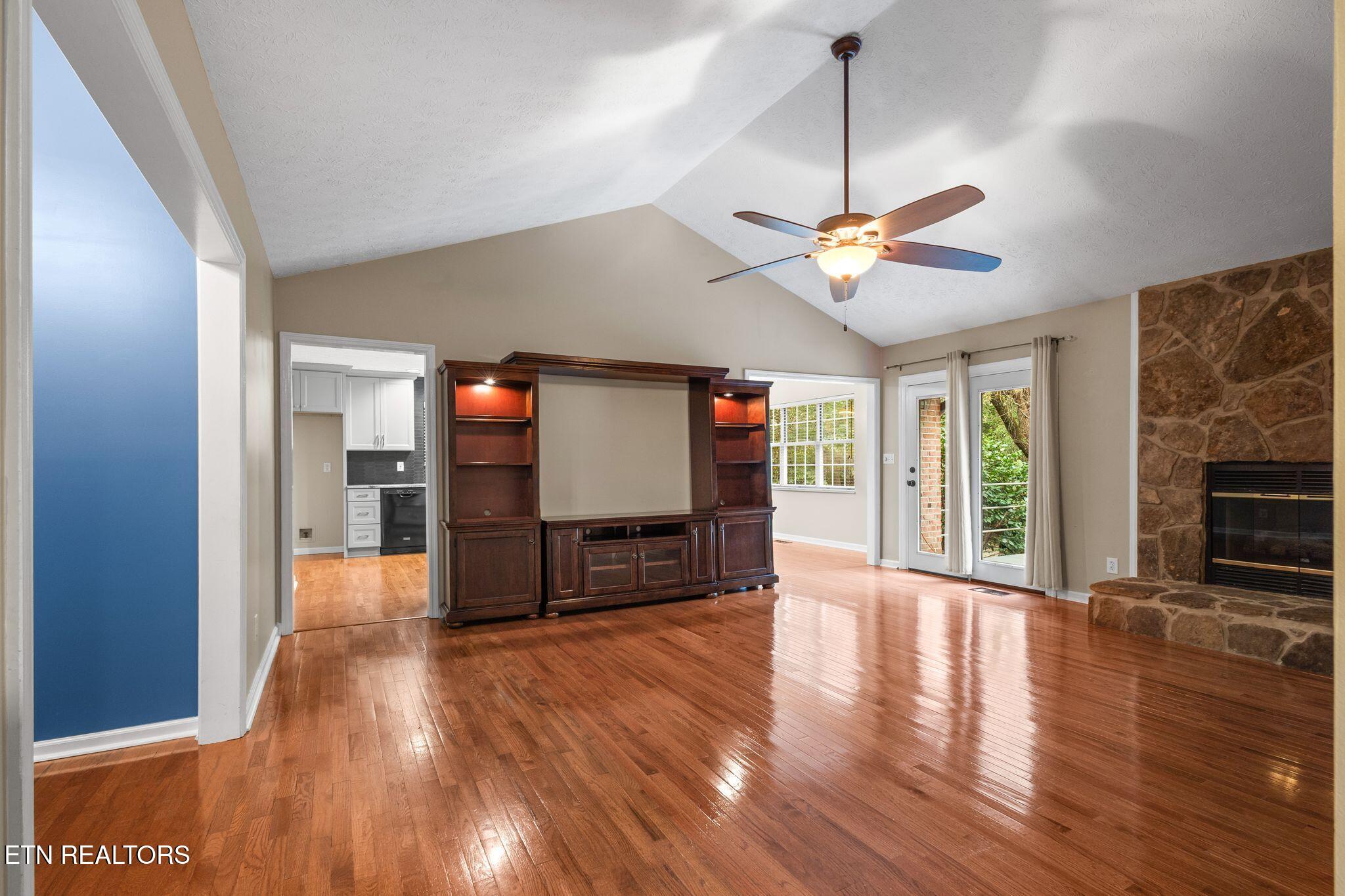 105 Deerfield Lane