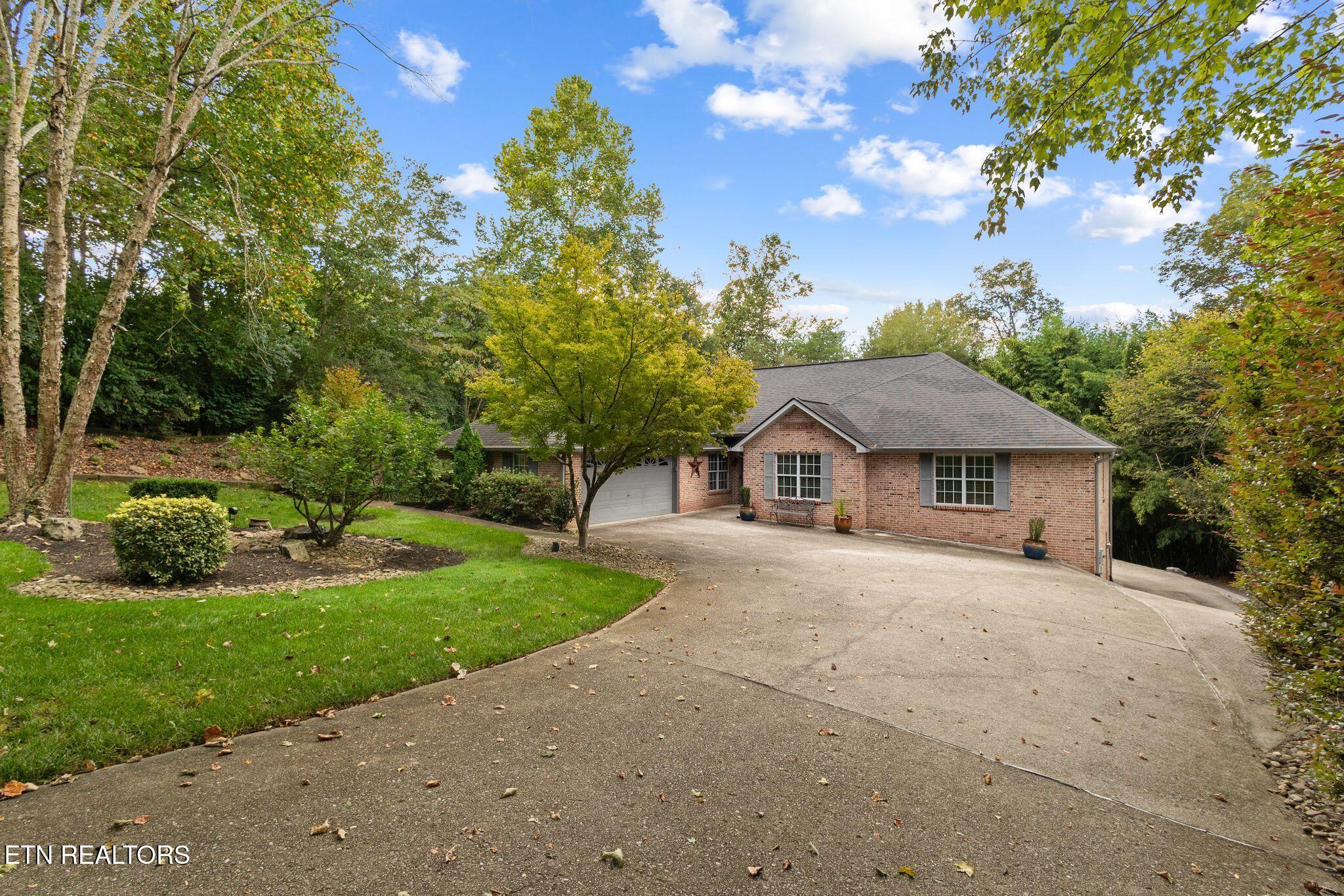 105 Deerfield Lane